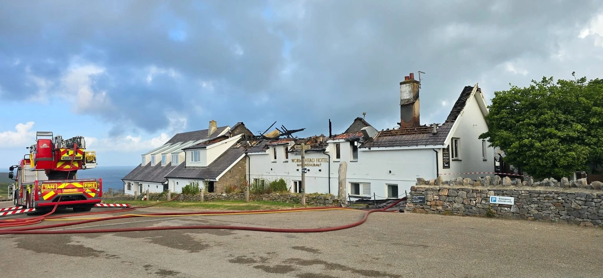 Worm's Head Hotel Fire 04 Bob Smith